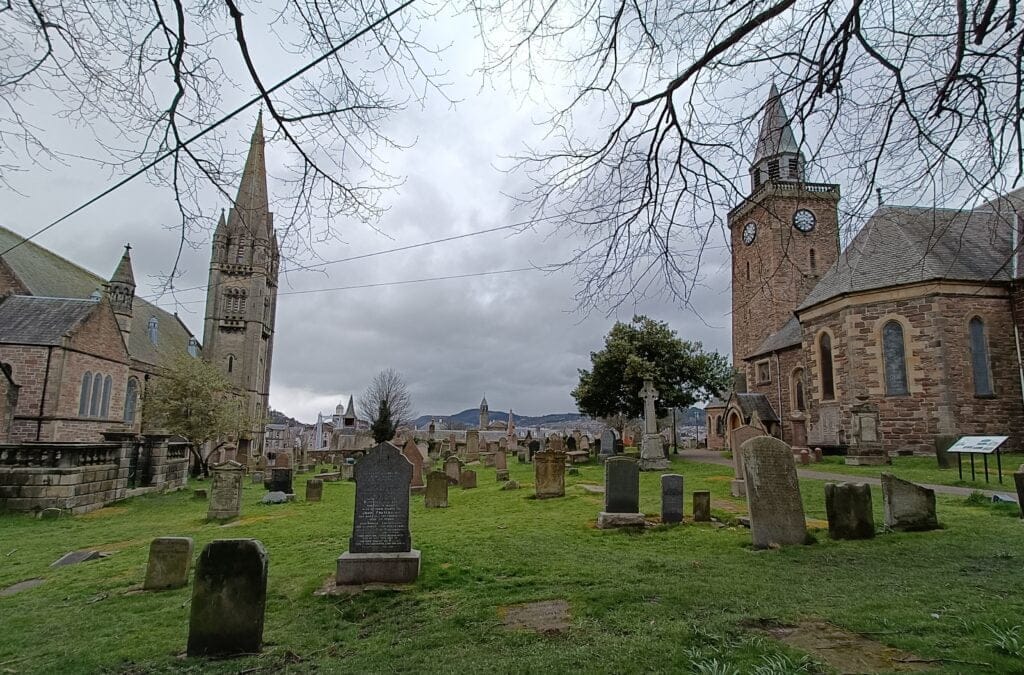 Cementerio Inverness Cementerio Old High Church en Inverness