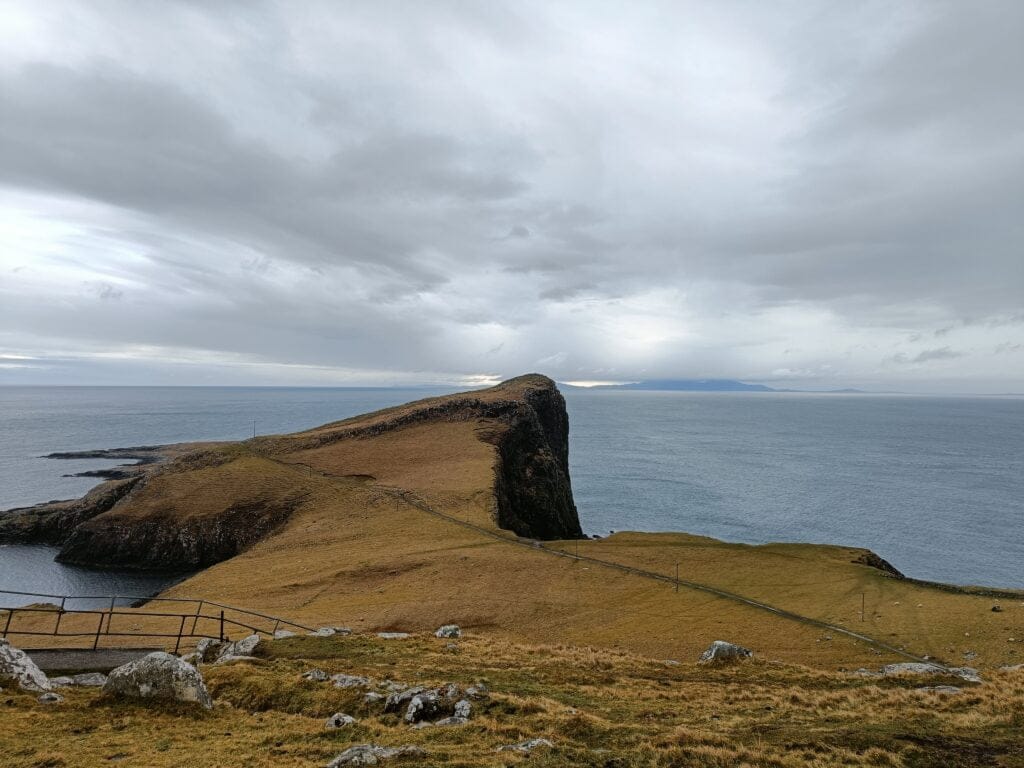 Neist-Point-Lighthouse-Isla-Skye Vista Hébridas Exteriores en Neist Point en Isla de Skye