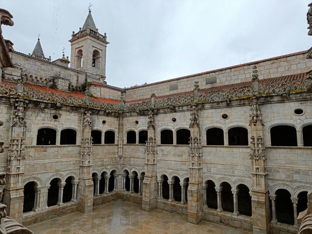 Claustro Obispos Monasterio Santo Estevo Ribas de Sil