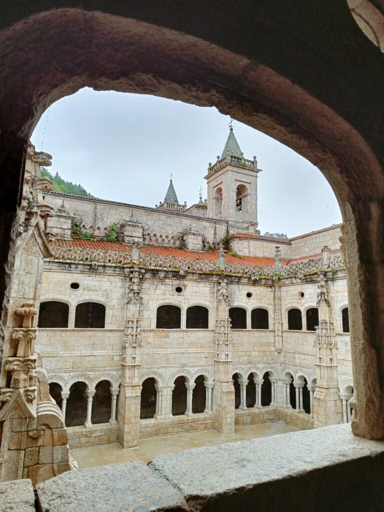 Claustro Obispos Monasterio Santo Estevo