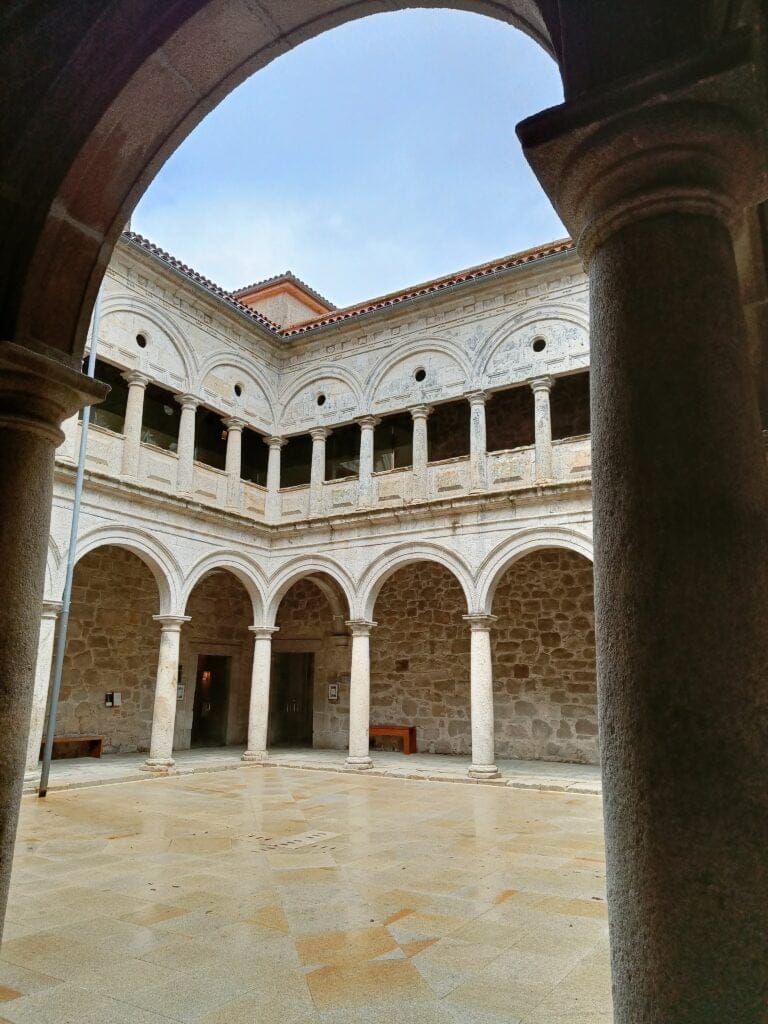 Claustro do Viveiro Monasterio Santo Estevo de Ribas de Sil