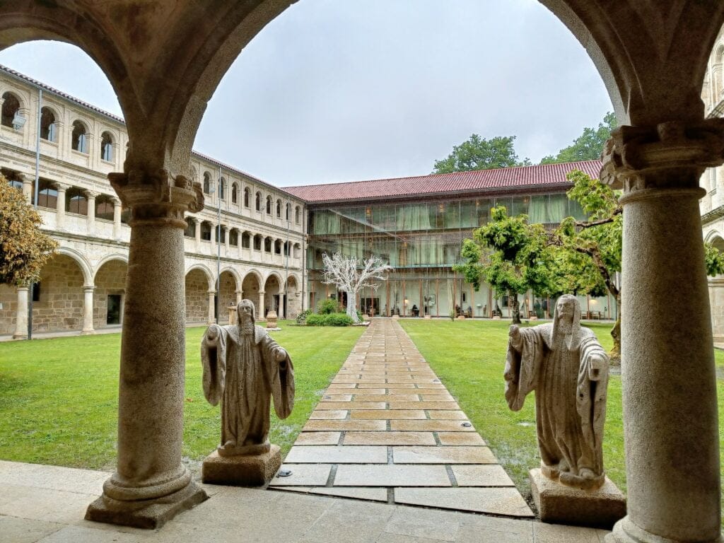 Parador Santo Estevo Claustro de los Caballeros