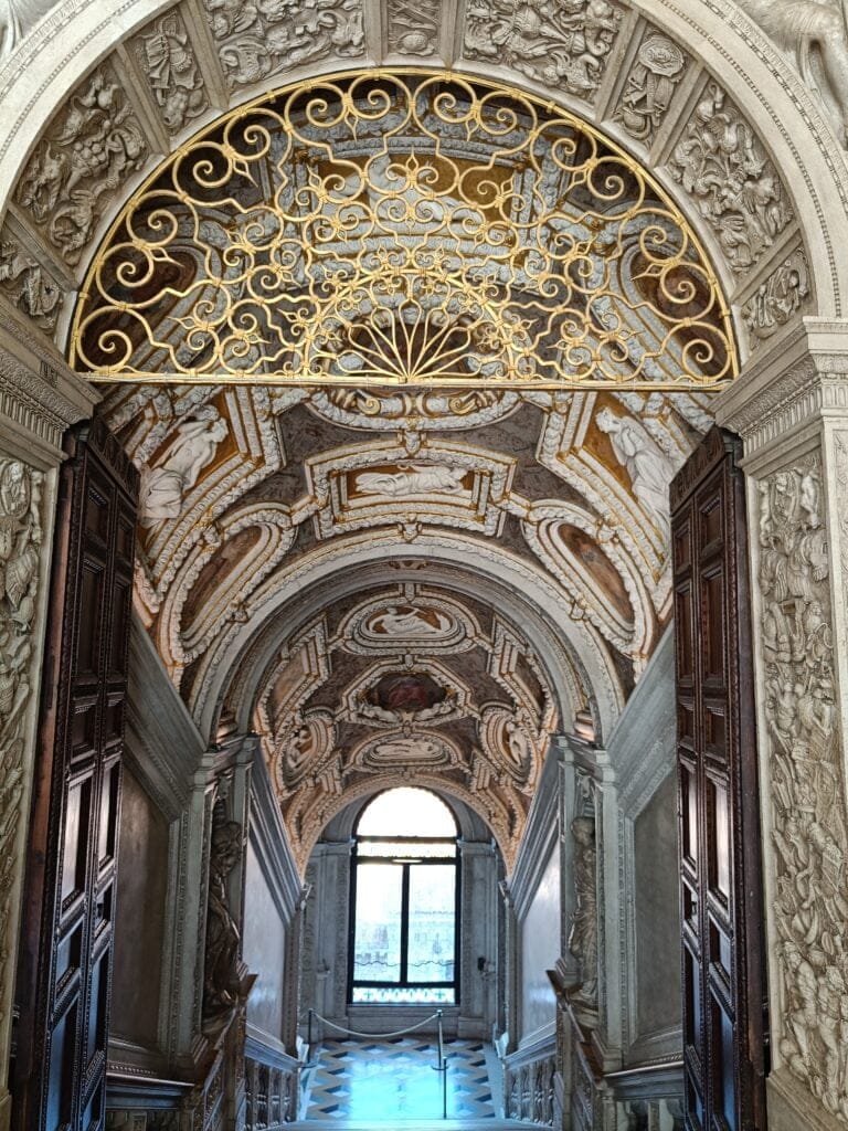 Scala de Oro Palacio Ducal