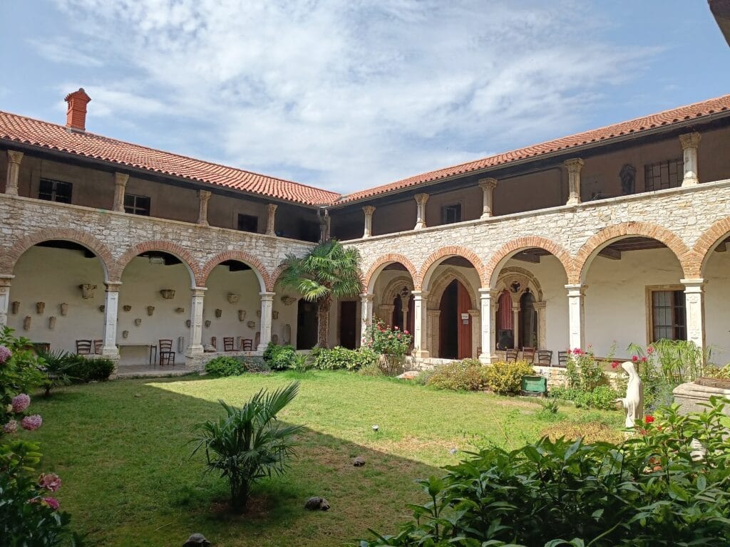 Monasterio Franciscano de Pula