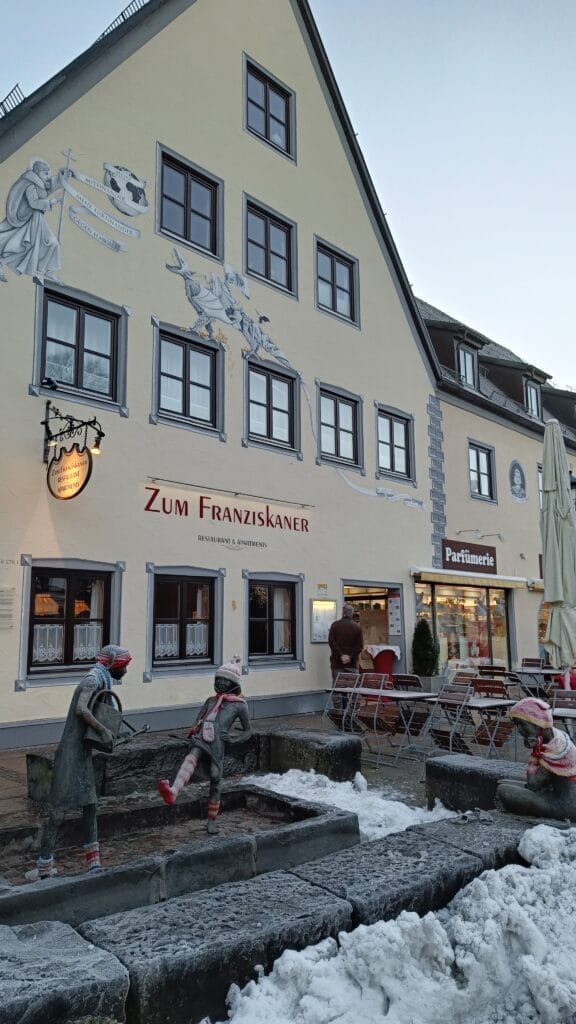 Mädchenbrunnen, una de las fuentes que ver en Fussen