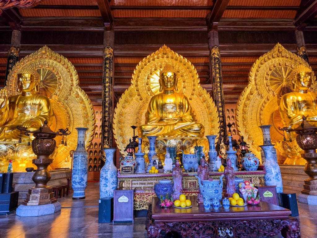 Templo Tam The en Ninh Bihn